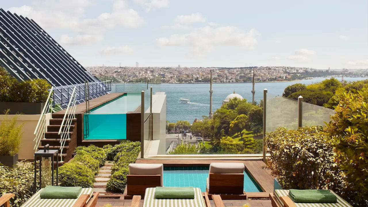 The Roof Istanbul, Asker Ocagi Cadde 6 Suzer Plaza, Istanbul