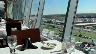 Una foto del restaurante The Speedway Club