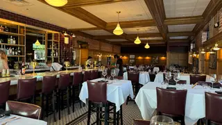 Una foto del restaurante City Hall Steak & Cocktails
