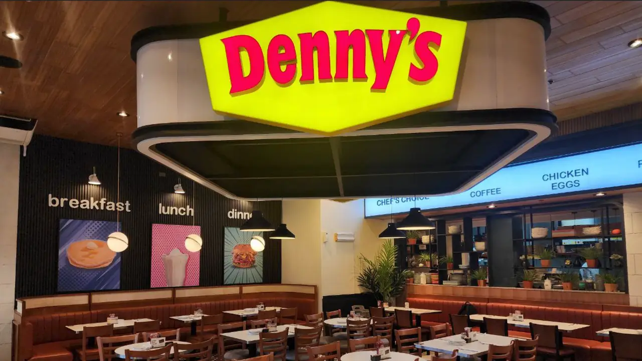 Denny's - Vista Mall Global South, Las Piñas, Metro Manila