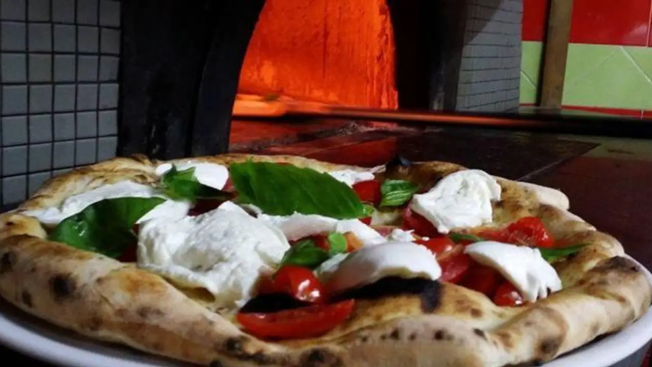 Pizzeria Ferrillo, Naples, CM