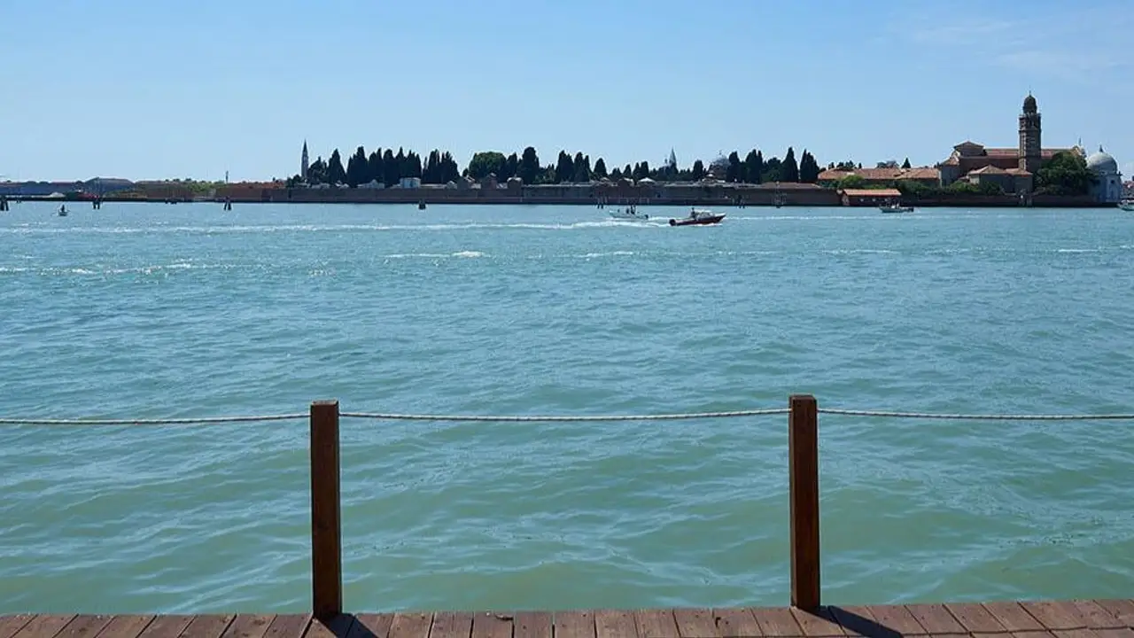 Versus Meridianem, Venice, VE
