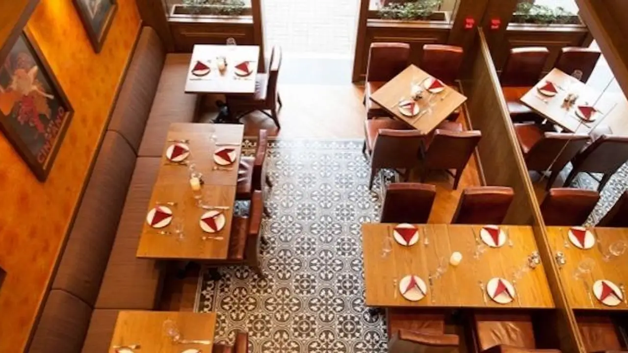 Piccolos, Hong Kong, 