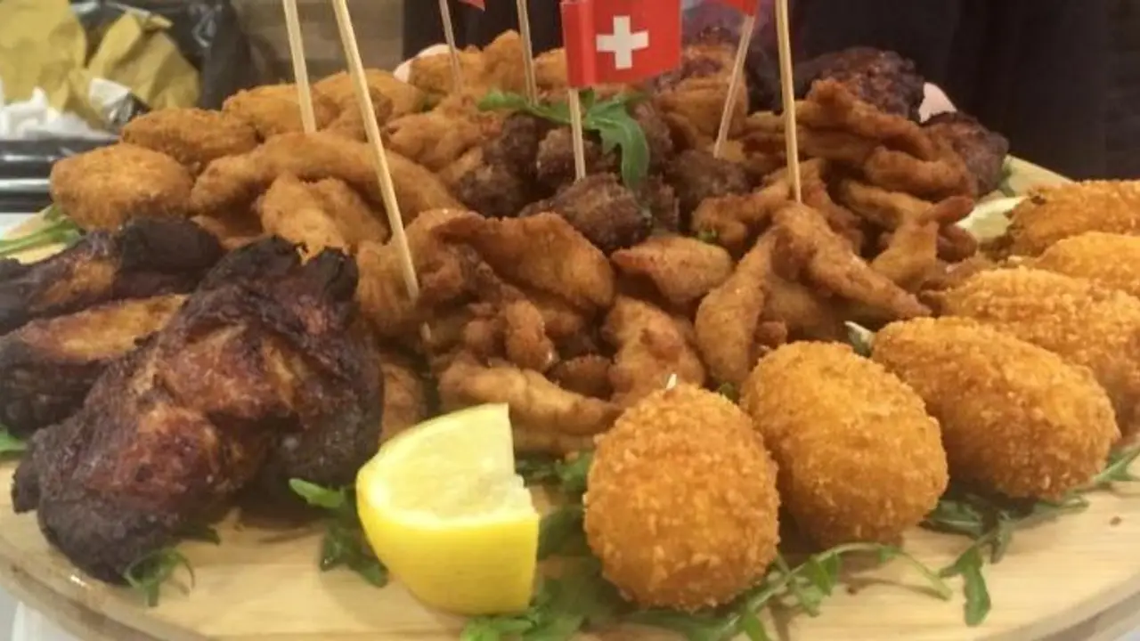 Ginger teti Pub, Naples, CM