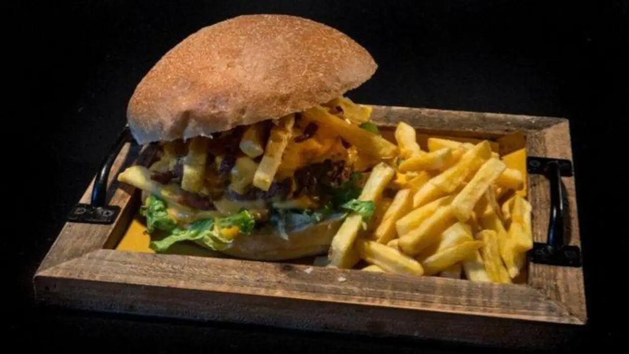 Quarto Burger & Drinks, Rome, LA