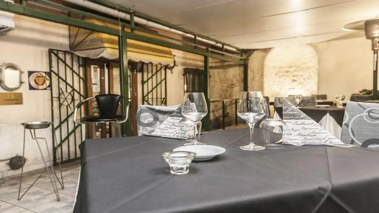 2F Restaurant LI Genoa