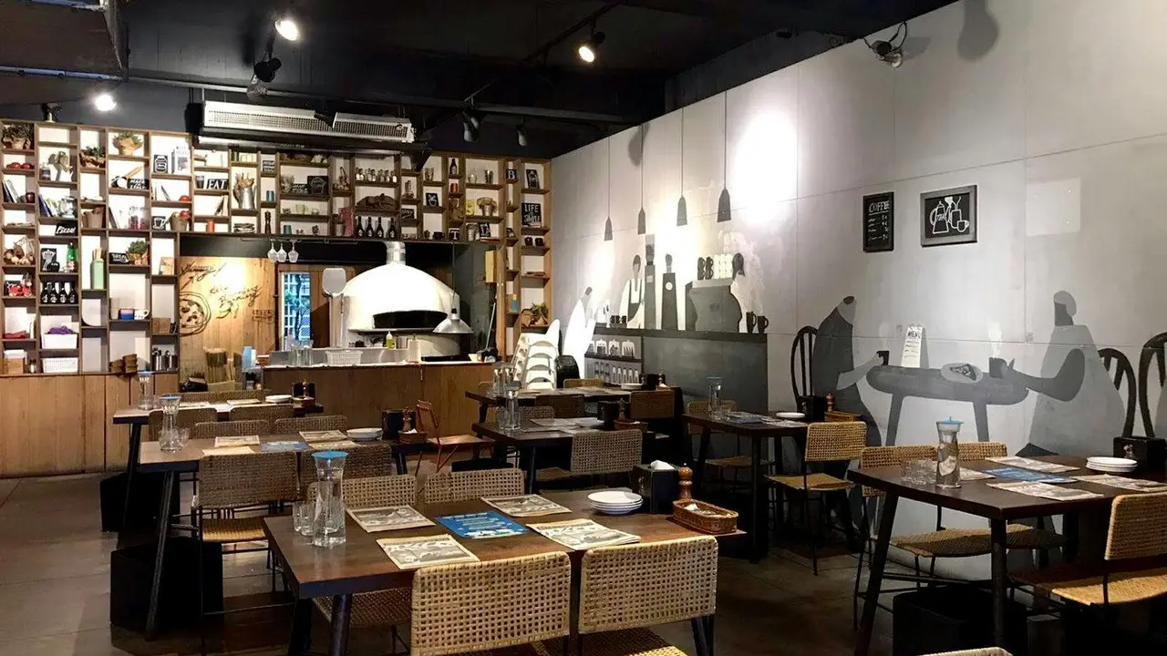 薄多義 義式手工披薩 高雄文橫店, Kaohsiung City, KHH