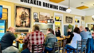 Una foto del restaurante Breaker Brewing Company