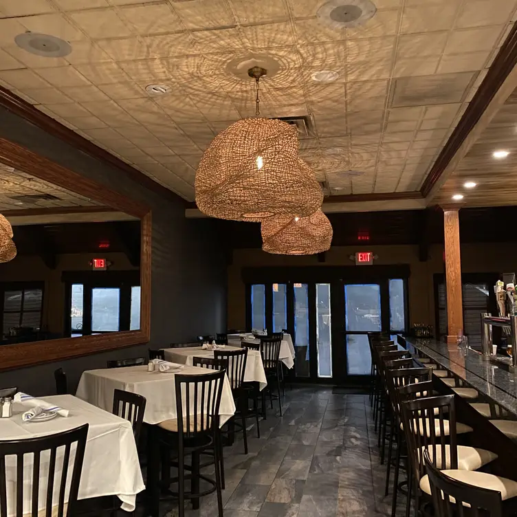 Basils Dining, Aurora, IL