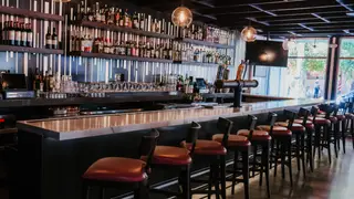 Une photo du restaurant 80 Proof American Kitchen & Bar