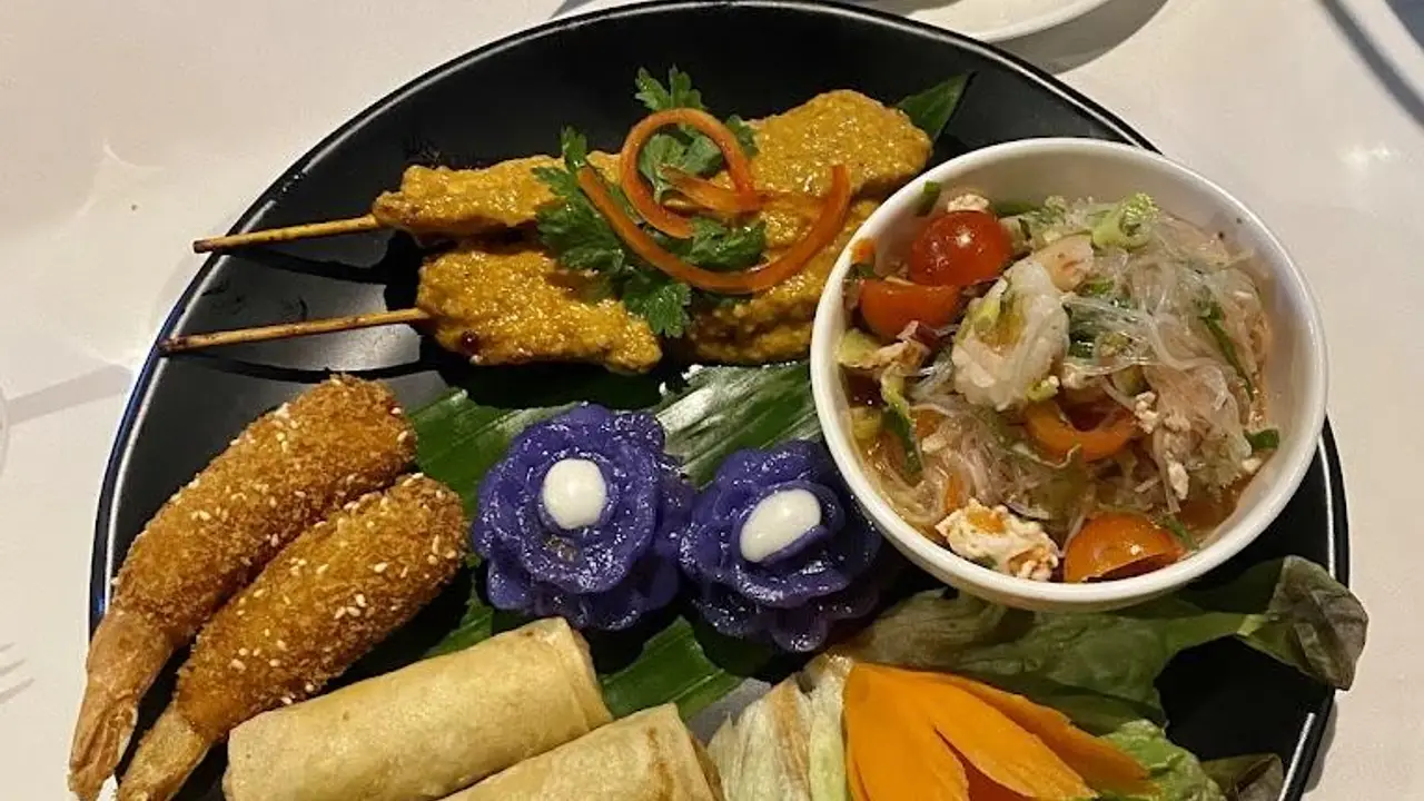 Diamantes de Sal Rosa by Thai Garden, Madrid, MD