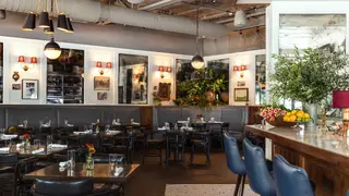 A photo of Relish Restaurant & Bar - River Oaks restaurant