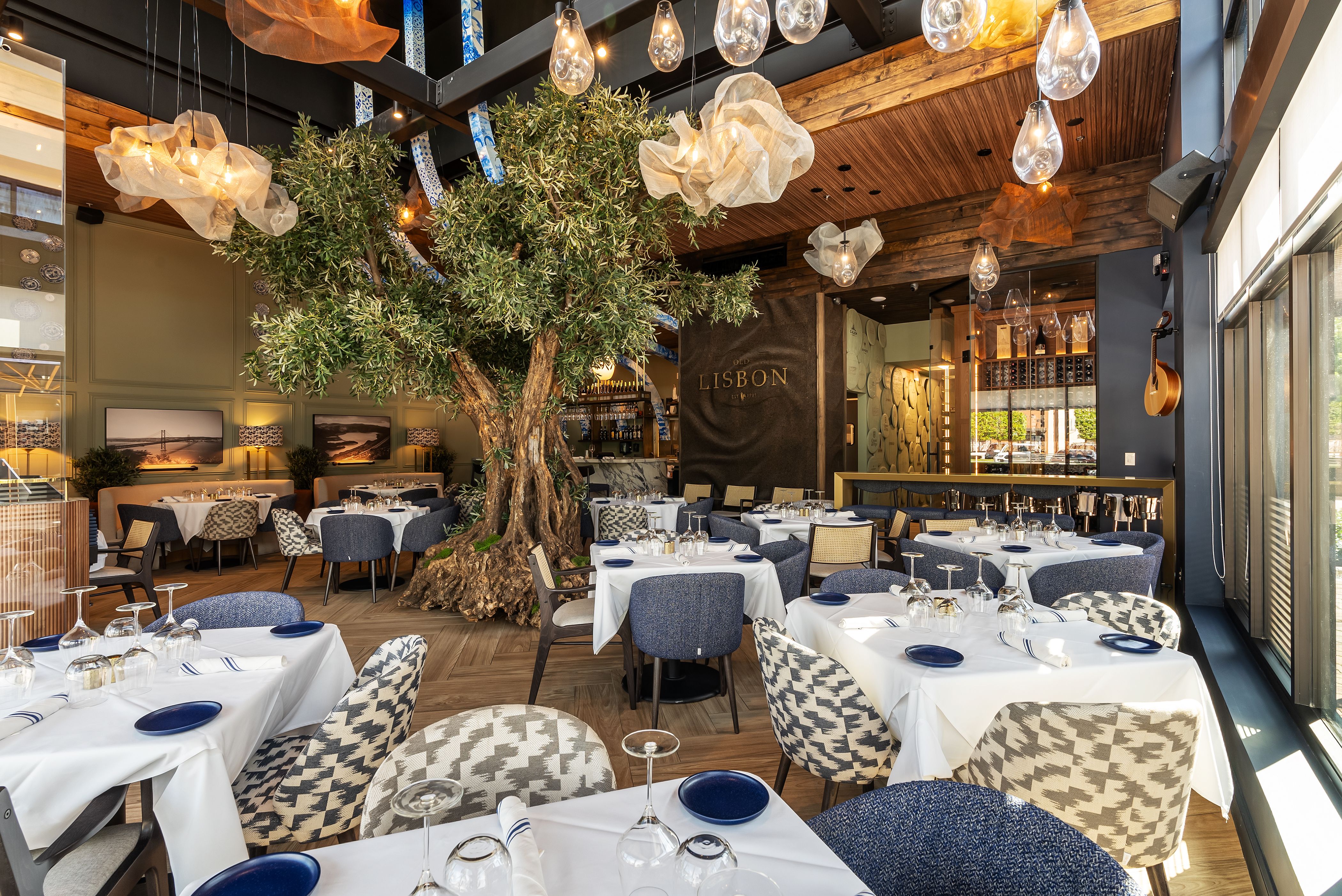 Old Lisbon Restaurants - Aventura interior