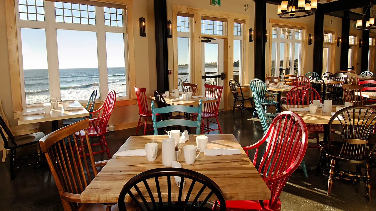 Year-round dining with ocean views in Nova Scotia - Elliot's Dining, Hunts Point, NS