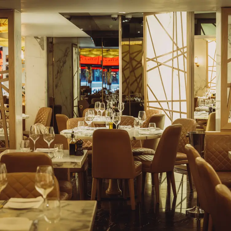 Fumo, London, 
