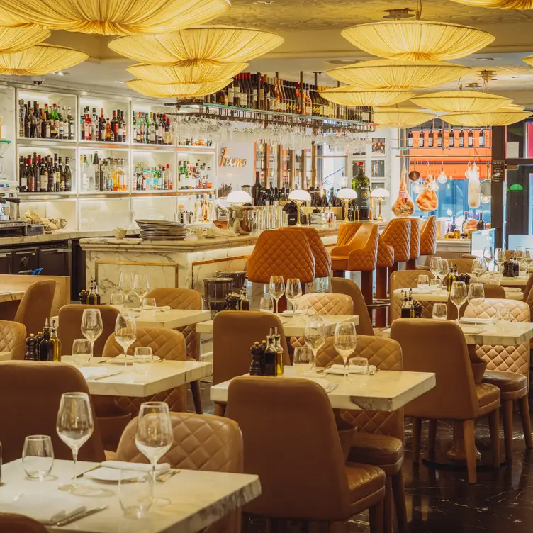 Fumo, London, 
