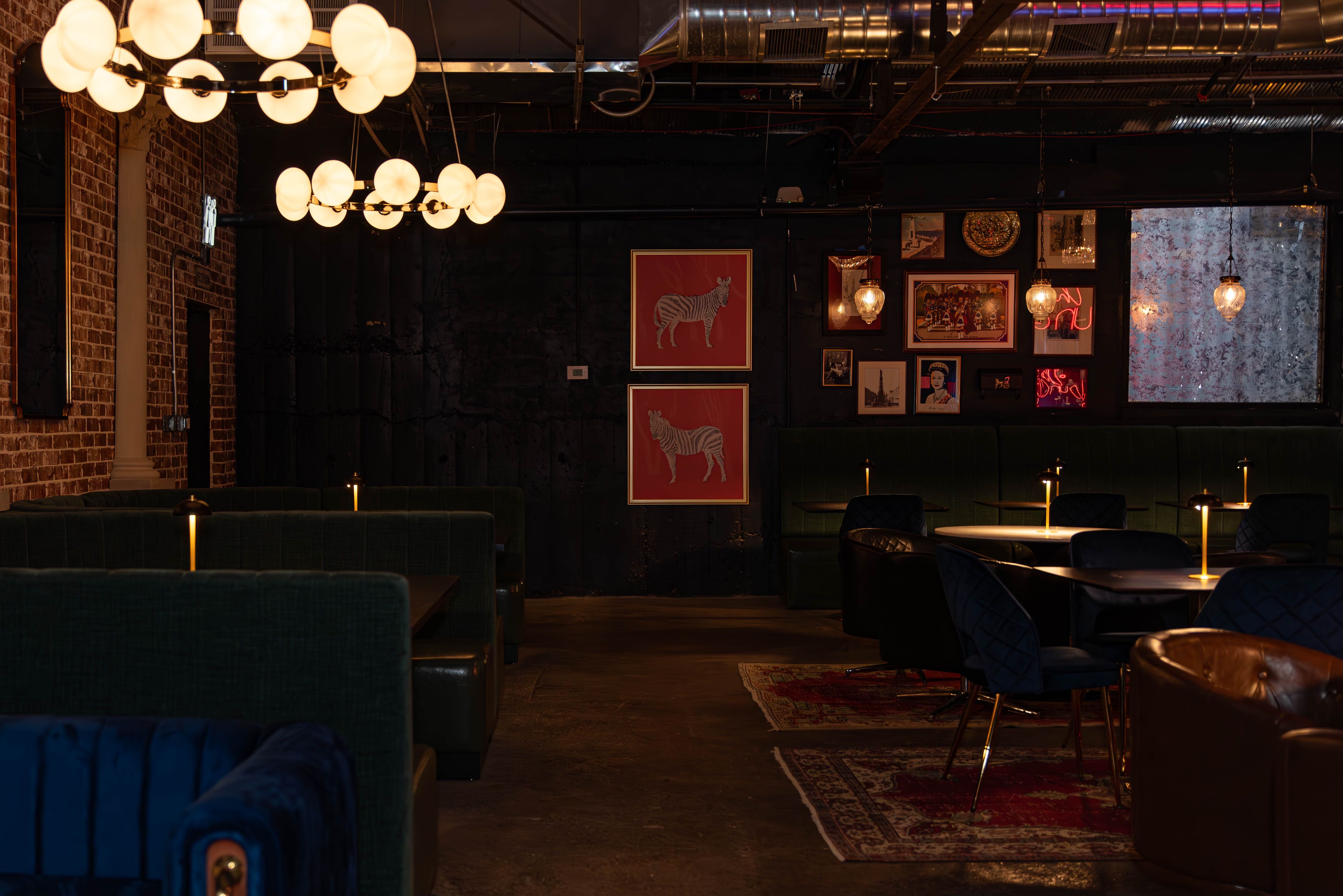 The Lounge at Huntington Square | Restaurant | Speakeasy Bar | Hangout