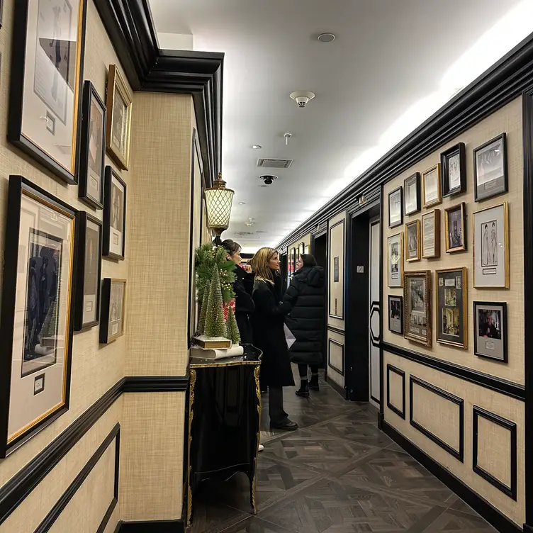 BG - Bergdorf Goodman, New York, NY