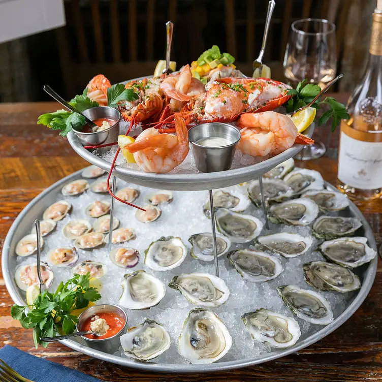The Midtowner - Midtown Oyster Bar, Newport, RI