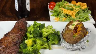 Una foto del restaurante Front Street Grill