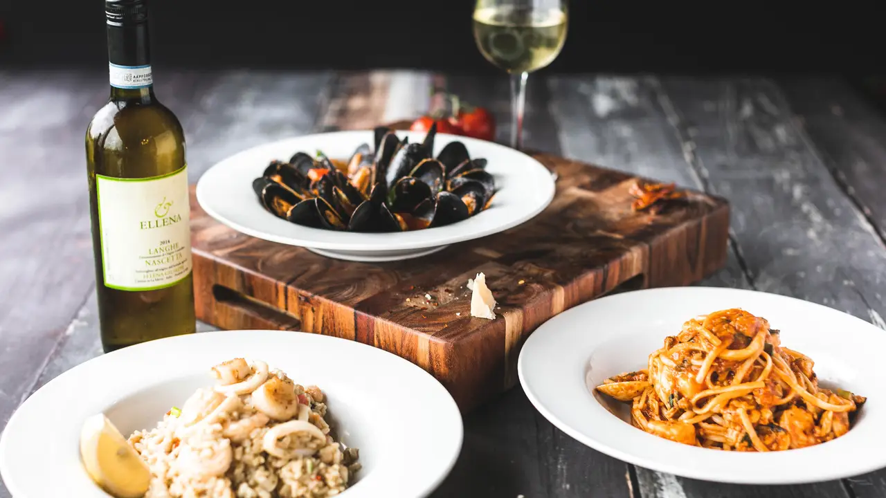 Authentic Italian Cuisine  - Valentino's Restaurant - Paramount, Hamilton, ON