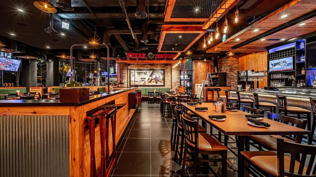 Texas Roadhouse 德州鮮切牛排 竹北店Chubei Store, Zhubei City, HSQ
