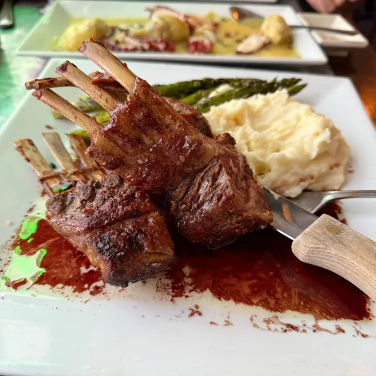 Bistro 1051, Clark, NJ