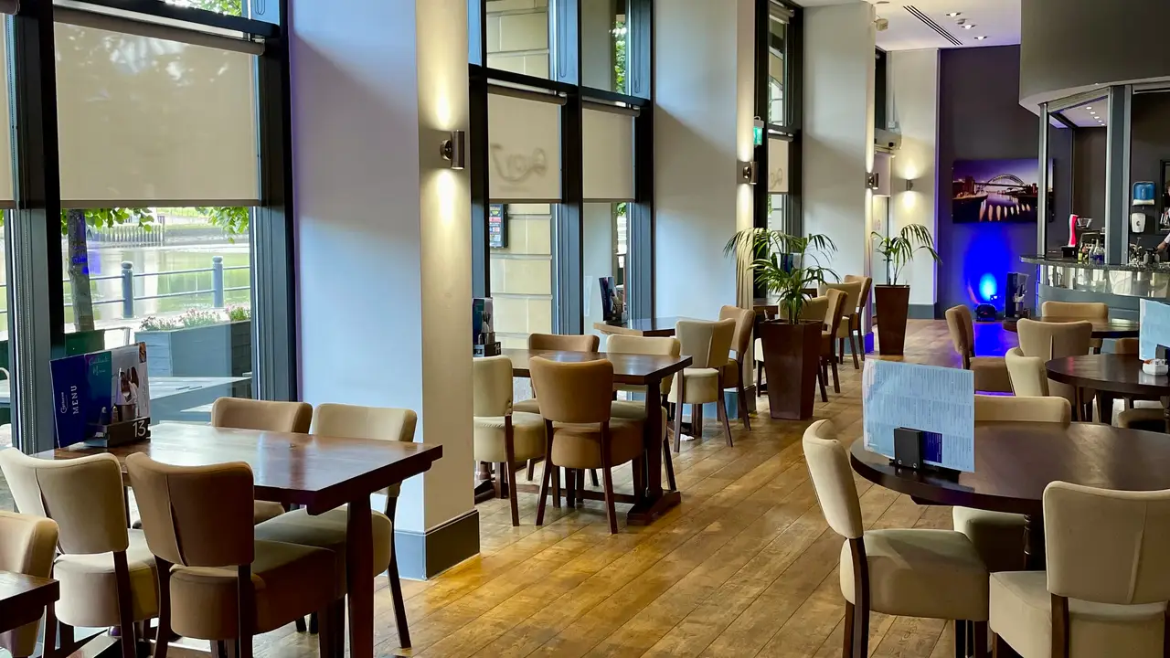 Quay 7 river view dinning - Quay 7, Quayside, Newcastle-upon-Tyne