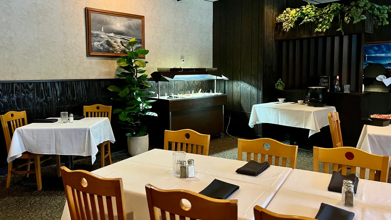 North Dining Room &amp; Salad Bar - Benedetti's Supper Club, Beloit, WI