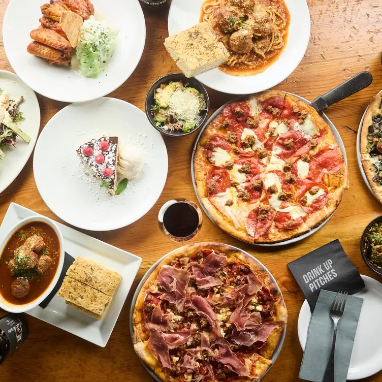 Pitch Pizzeria - West Omaha, Omaha, NE