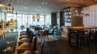 Foto von Cross Bar, Lounge Cafe Restaurant
