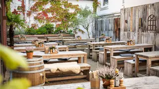 Una foto del restaurante Vineyard Weinlager
