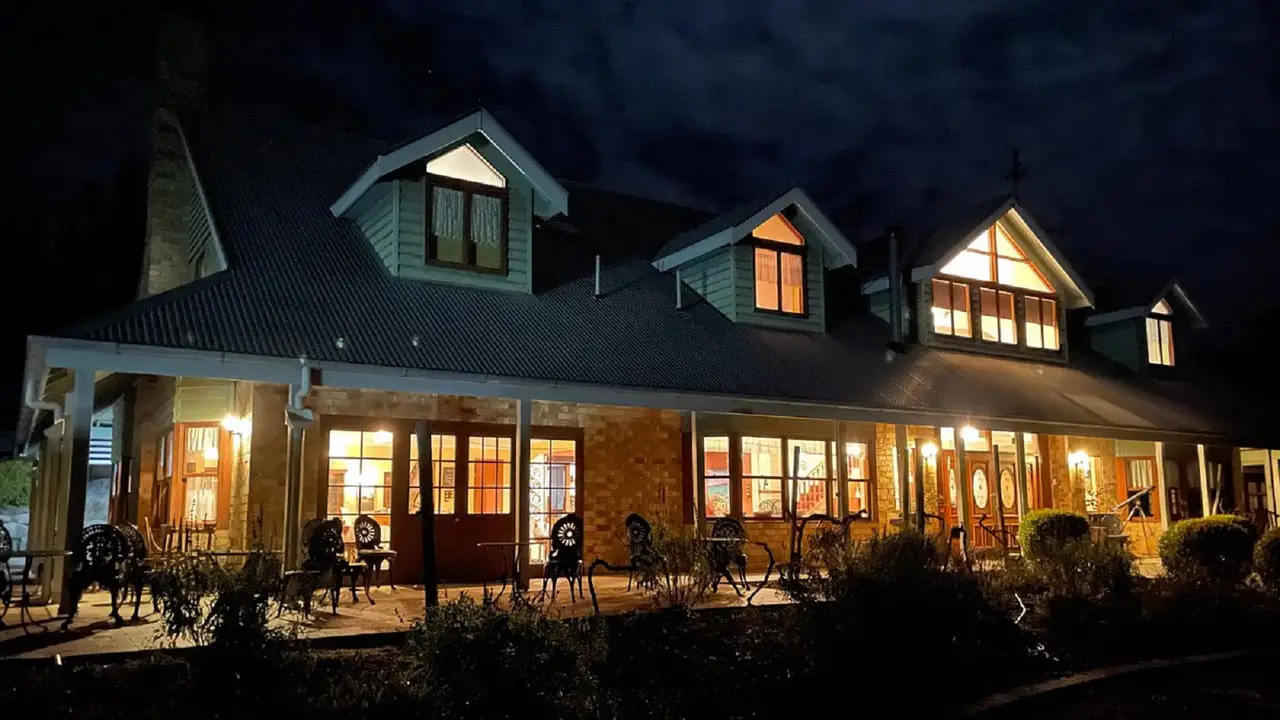 Girraween Country Inn & Smokehouse Restaurant, Eukey, AU-QLD