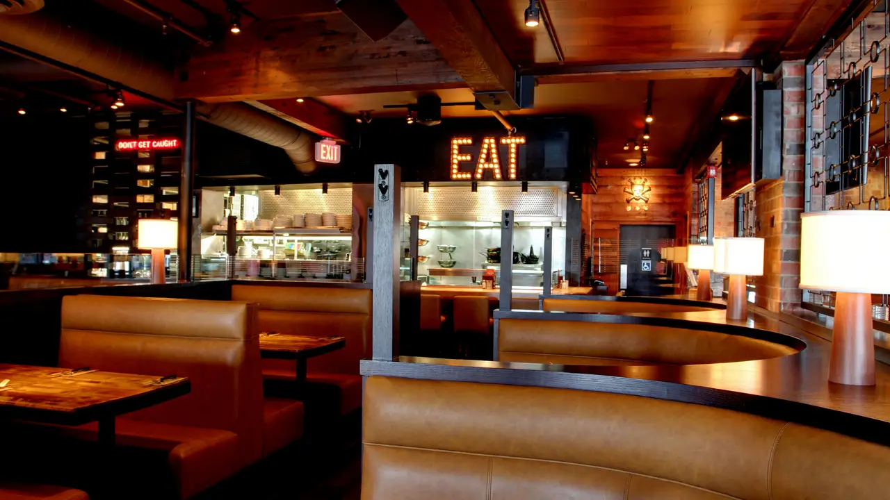 Browns Socialhouse - North Vancouver - Upper Lonsdale, North Vancouver, BC