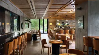Una foto del restaurante LOWE Dubai