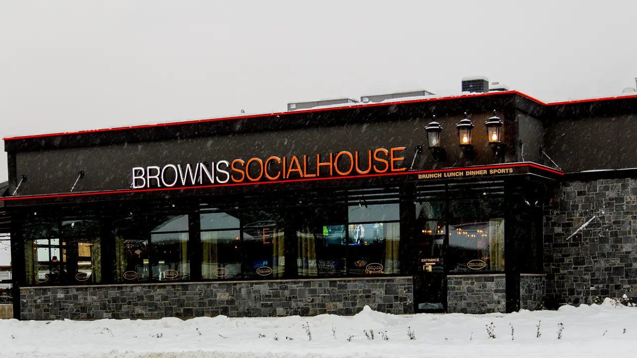 Browns Socialhouse - Kelowna - Harvey, Kelowna, BC