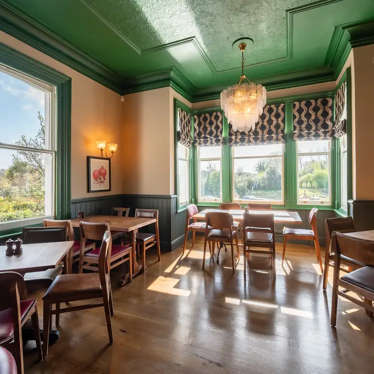 Magpie, Sunbury-On-Thames, Surrey