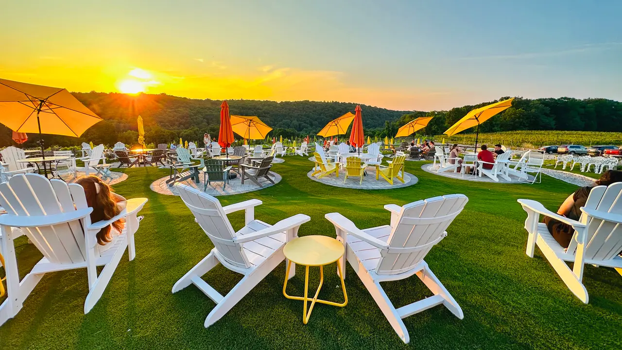 Aquila's Nest Vineyards, Newtown, CT