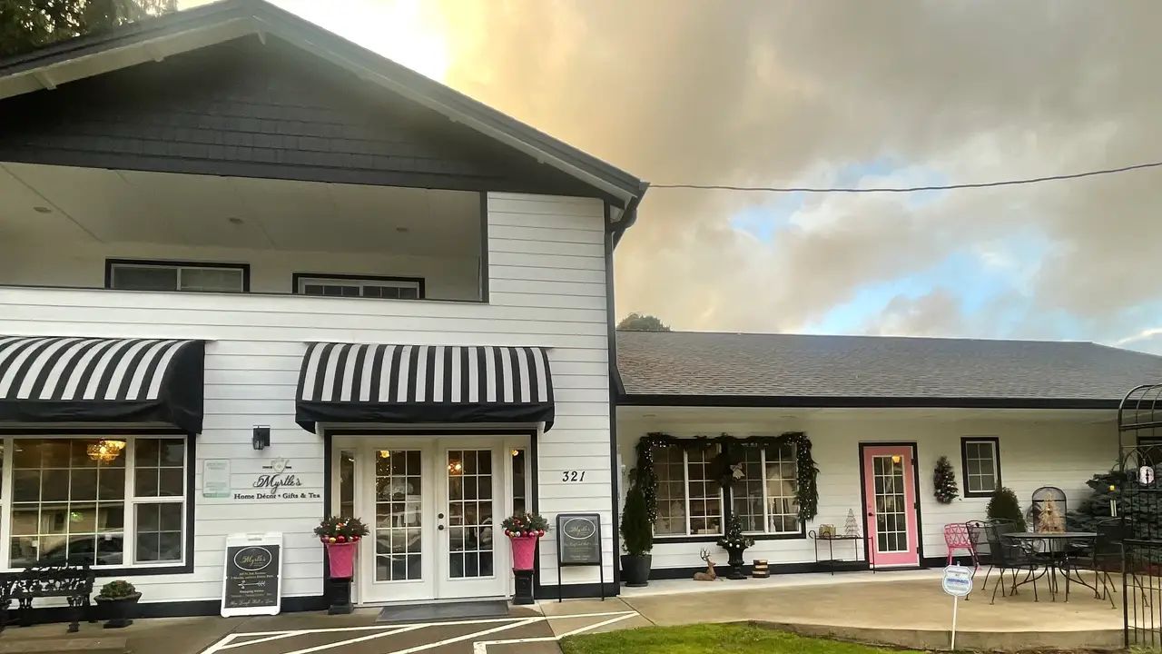 Honey Bunny's Tea House, Ridgefield, WA