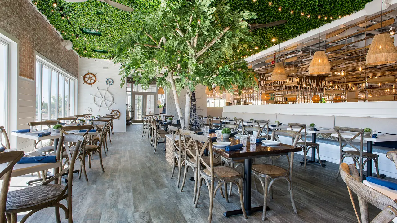 The Hampton Social - South Barrington, South Barrington, IL