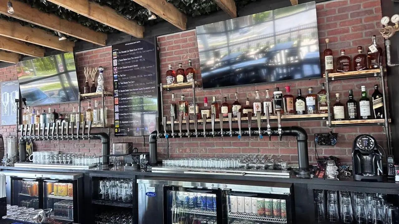 Hop Häus Craft Eatery - Berlin, Berlin, CT
