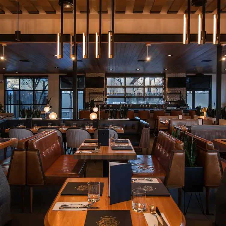 Earls Kitchen + Bar - Calgary Tin Palace, Calgary, AB