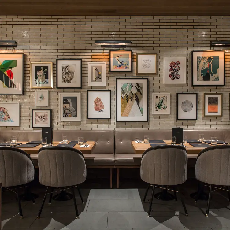 Earls Kitchen + Bar - Calgary Tin Palace, Calgary, AB