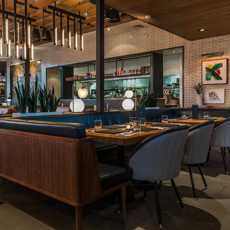 Earls Kitchen + Bar - Calgary Tin Palace, Calgary, AB