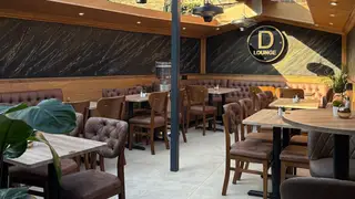 Una foto del restaurante Dion’s Lounge