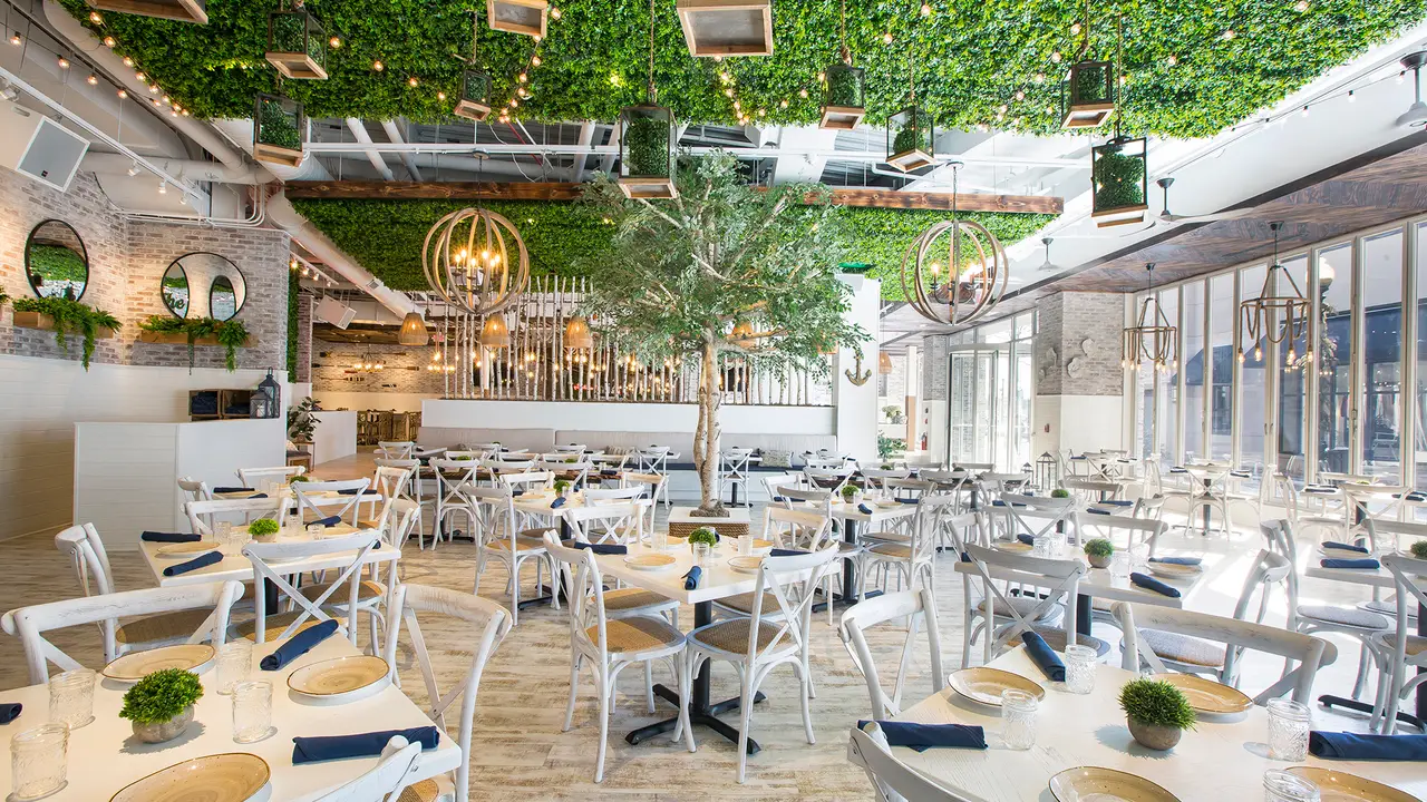 The Hampton Social - Skokie, Skokie, IL