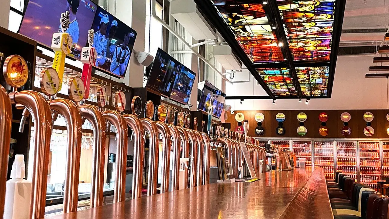 Beer Talk Cafe & Bar 駁二店, Kaohsiung City, KHH