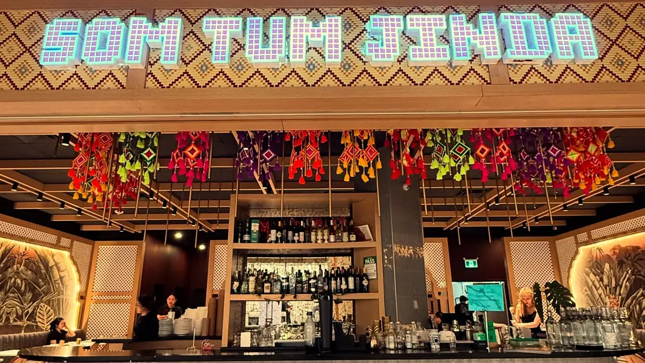 Som Tum Jinda Fairview Mall, Toronto, ON