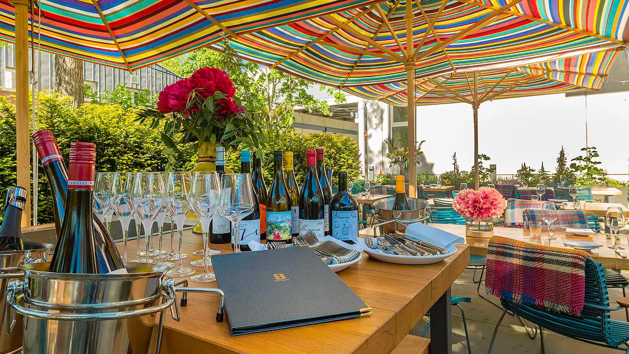 Terrasse im Sommer - Restaurant Bar Brass, Berlin, BE