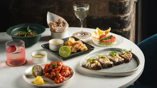 Una foto del restaurante Etana at Yours